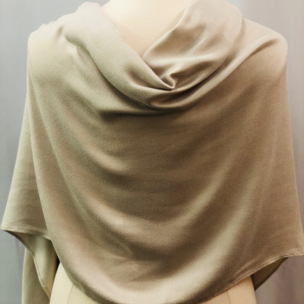 NWOT SHAWL WRAP CREAM WITH PINK